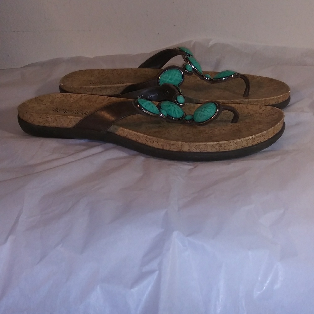 Kenneth Cole Reaction Women's Sandals. Size 8 - Picture 2 of 4